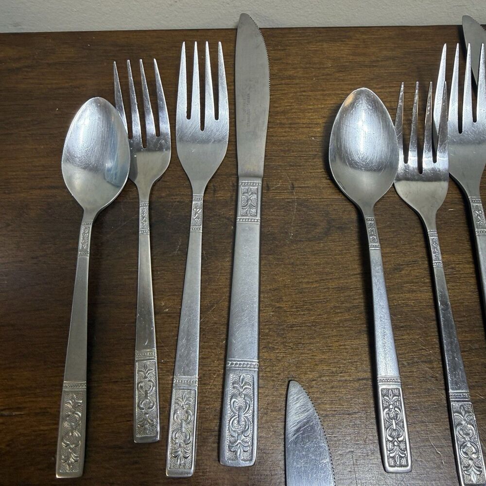 MCM Customcraft Stainless CUS3 Fleur De Lis Flatware 20 Piece Knife Spoon 2 Fork - Picture 5 of 8